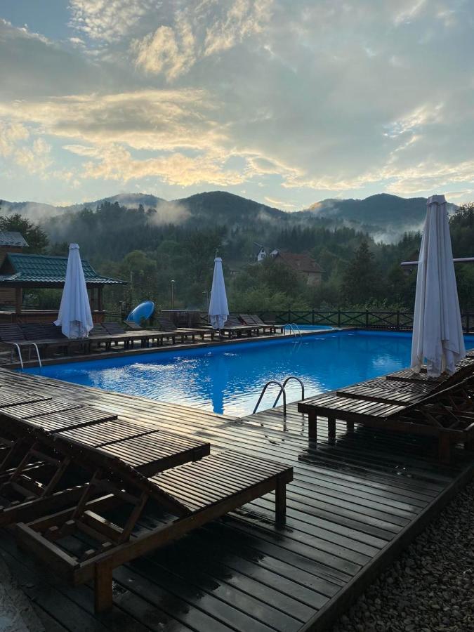Hotel Edelweiss Carpathians Migovo Exterior foto