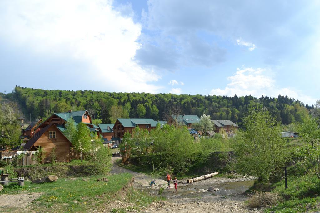 Hotel Edelweiss Carpathians Migovo Exterior foto